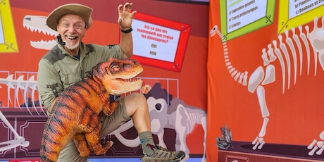 Spectacle cirque et dinosaures.