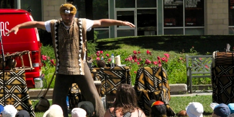 Spectacle Mamady le dresseur de lion - Conte musical interactif.